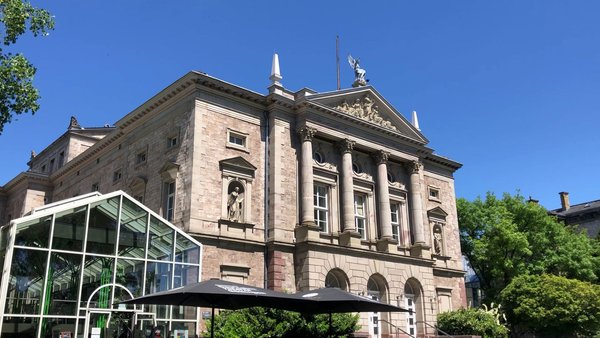 Deutsches-Theater-Politik.jpg